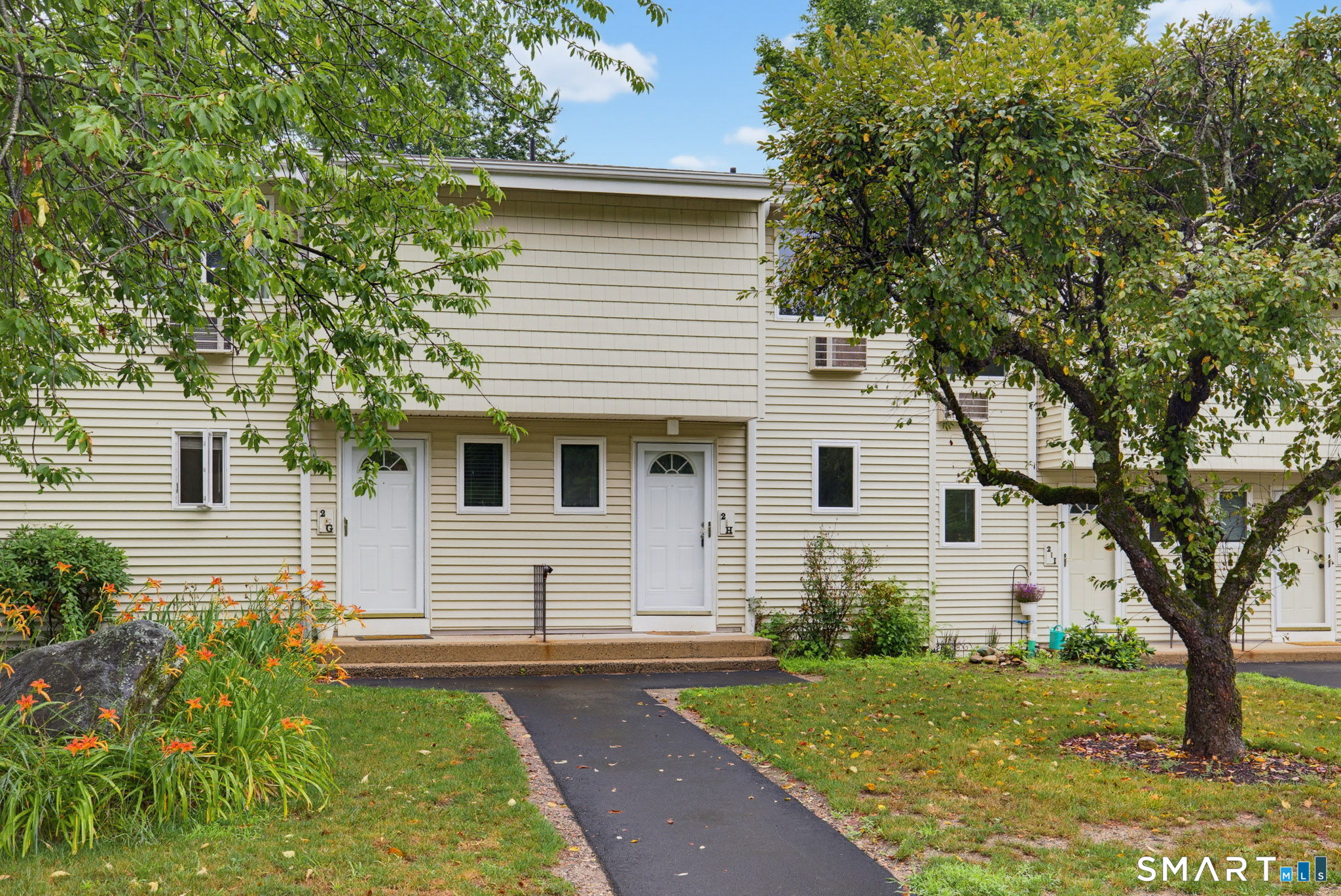 220 Main Street Unit: 2H