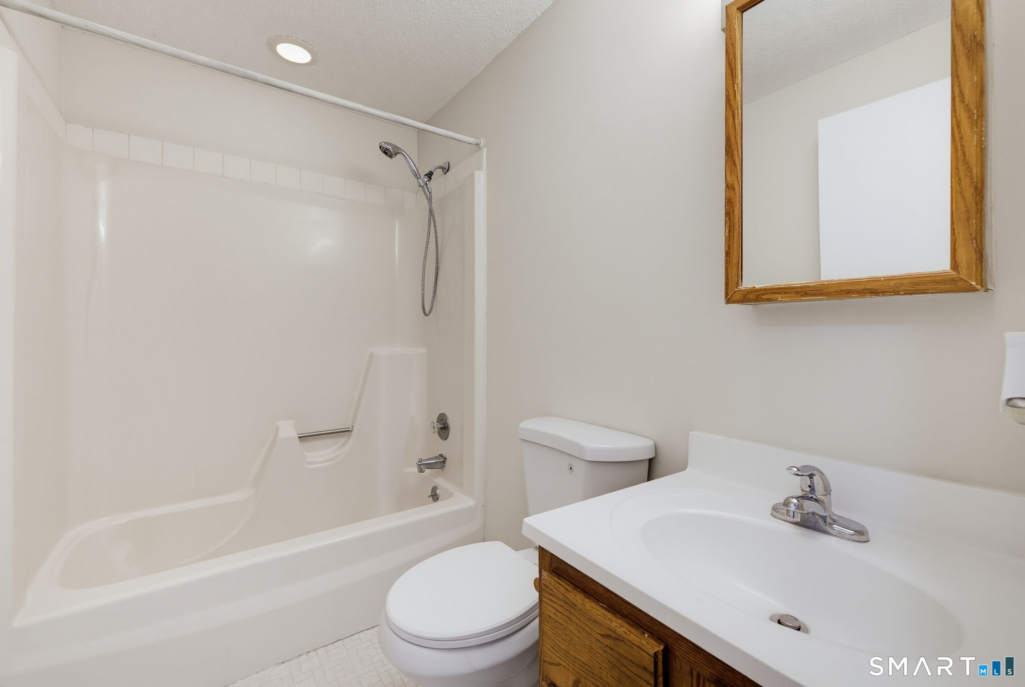 220 Main Street Unit: 2H