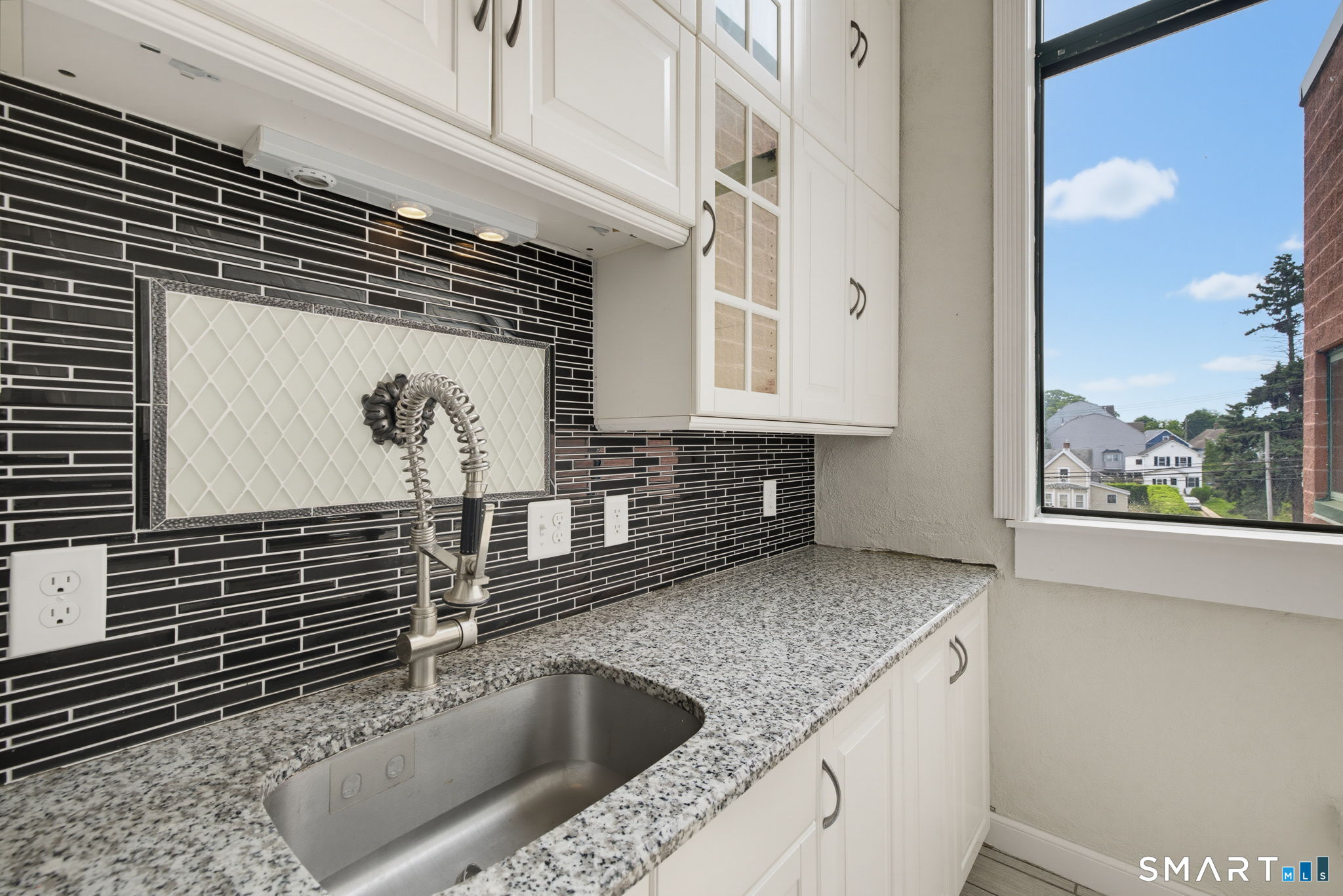 390 Charles Street Unit: 301
