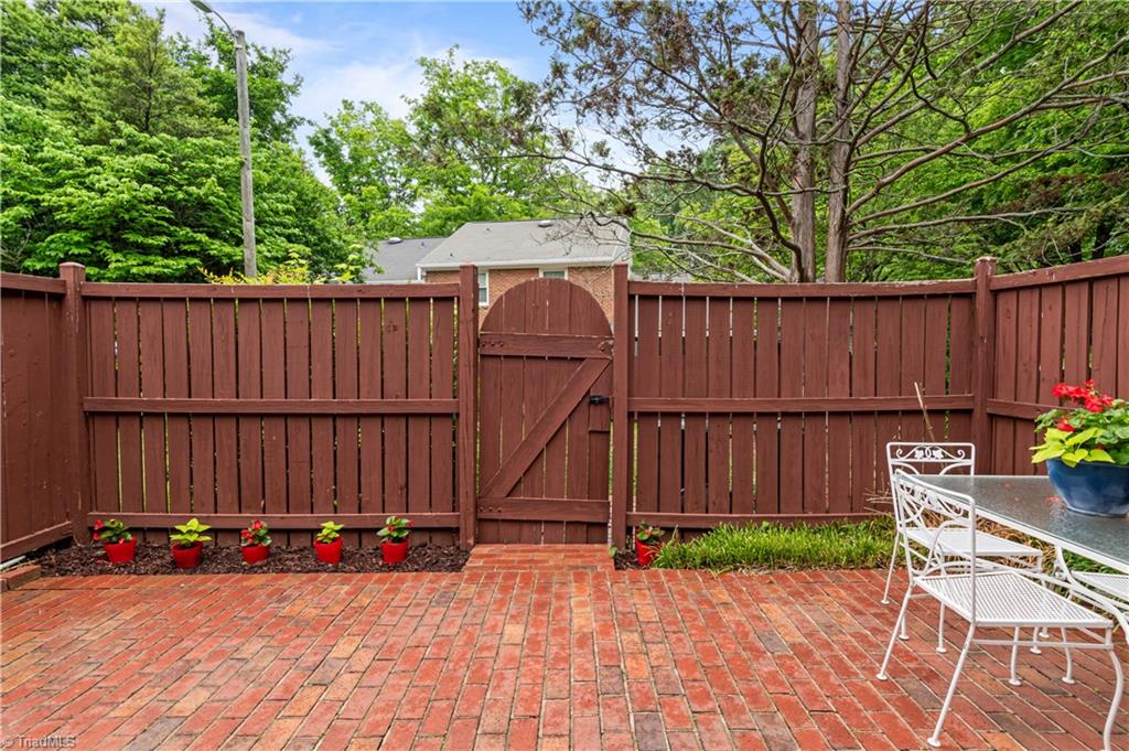 3905 F Valley Court, Winston-Salem