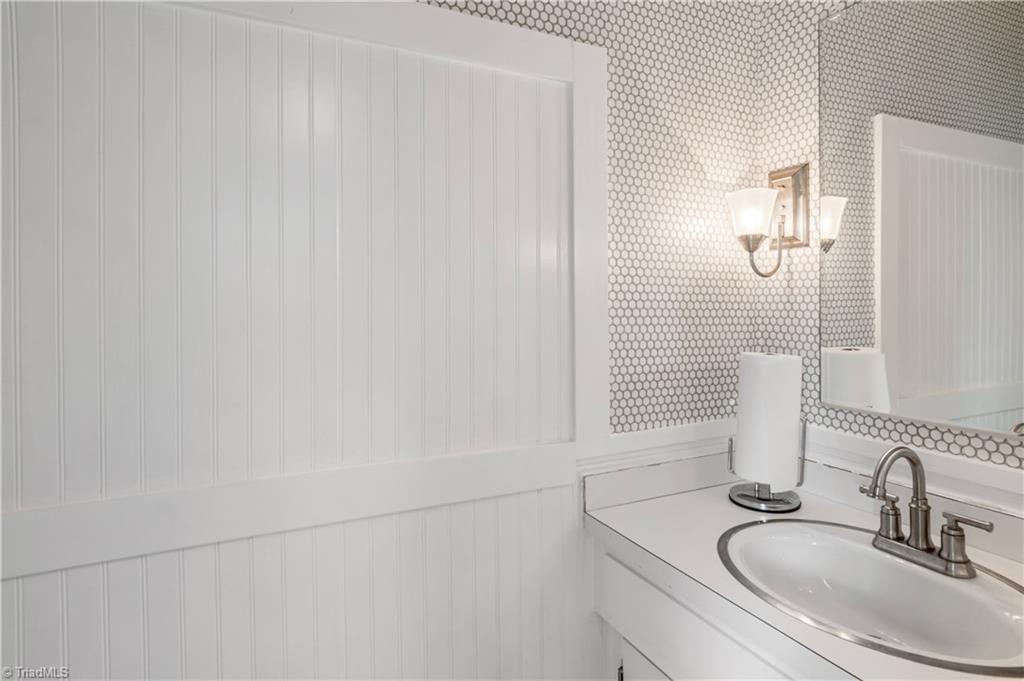 3905 F Valley Court, Winston-Salem