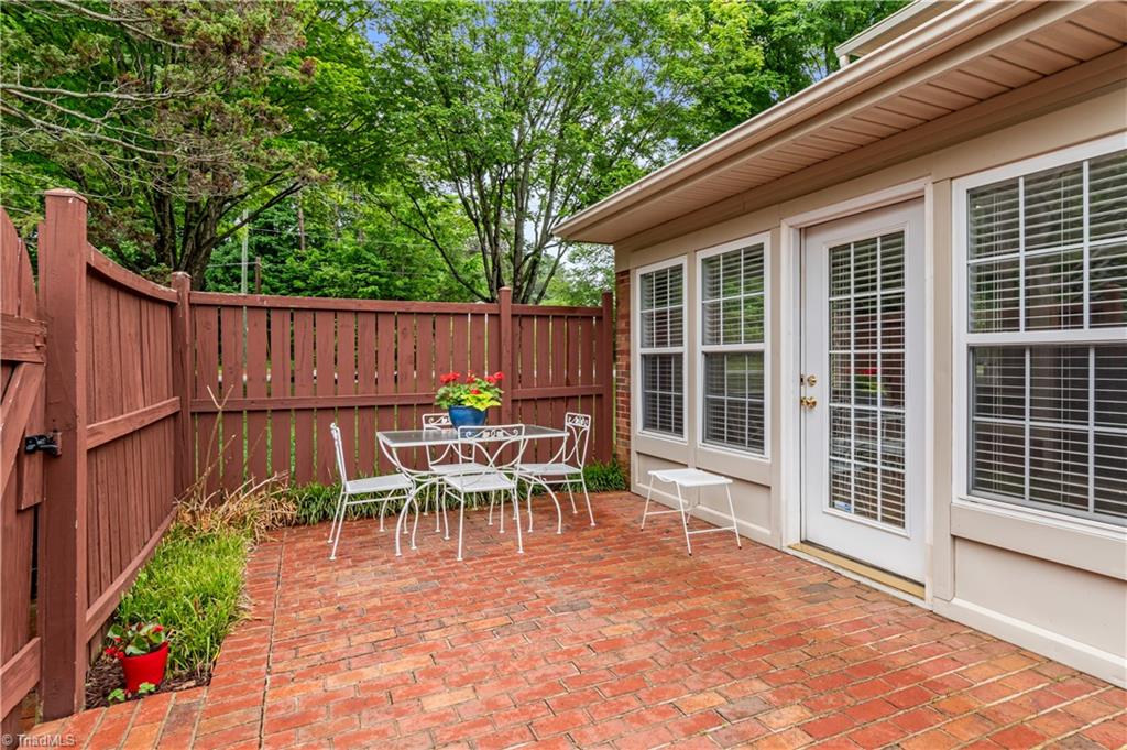 3905 F Valley Court, Winston-Salem