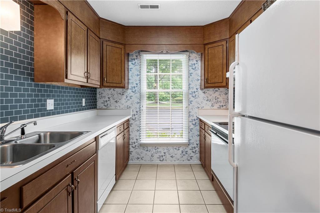 3905 F Valley Court, Winston-Salem