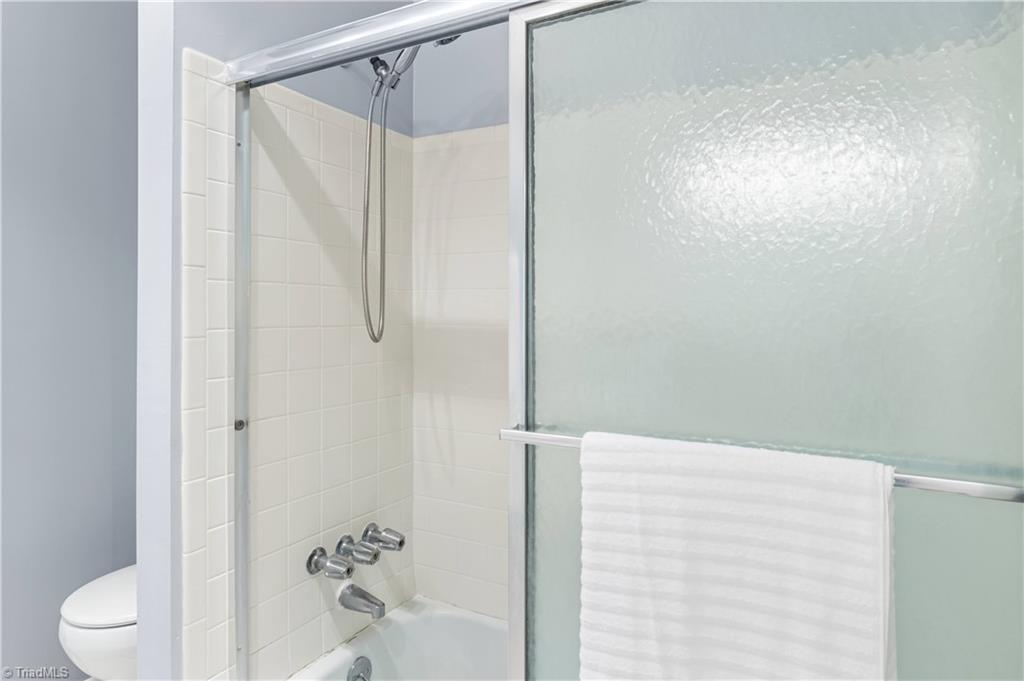 3905 F Valley Court, Winston-Salem