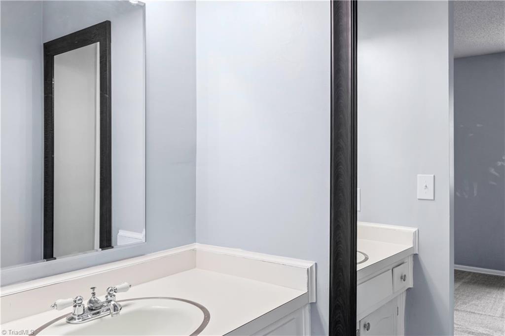 3905 F Valley Court, Winston-Salem