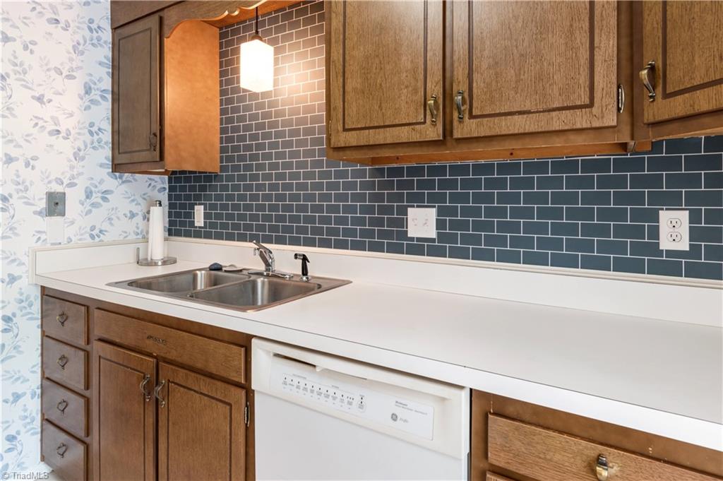 3905 F Valley Court, Winston-Salem