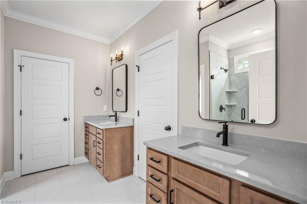 157 Castle Pond Drive, Winston-Salem