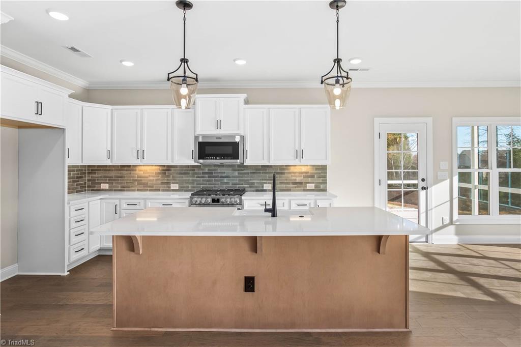 157 Castle Pond Drive, Winston-Salem