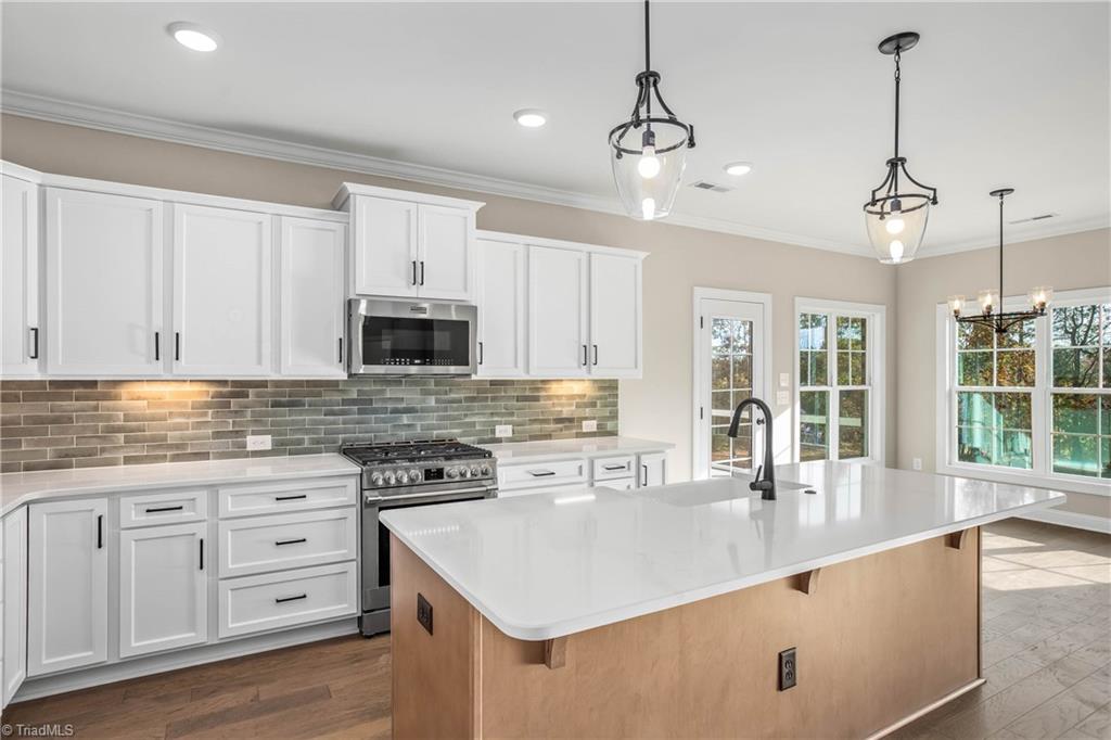 157 Castle Pond Drive, Winston-Salem