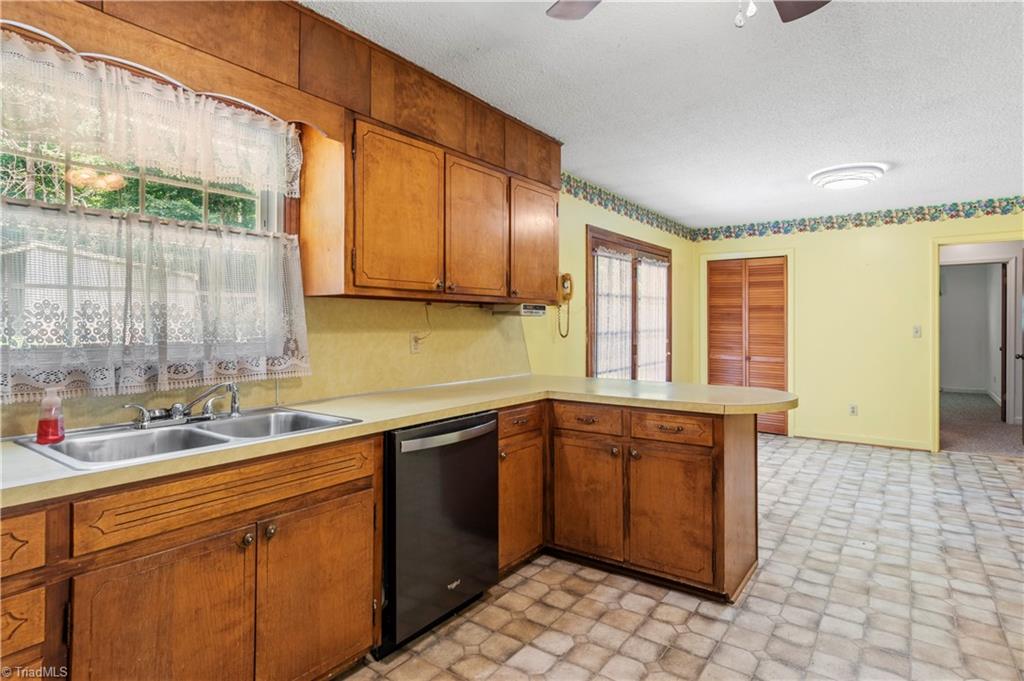 1015 Meadowview Road