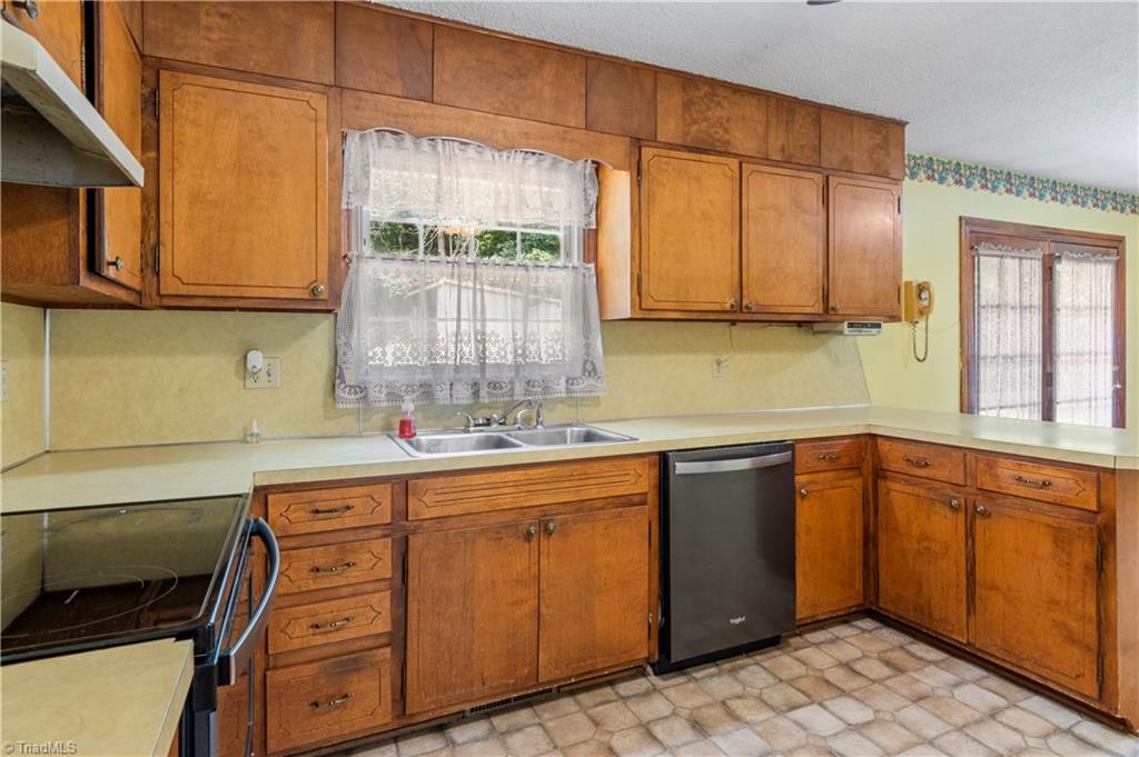 1015 Meadowview Road