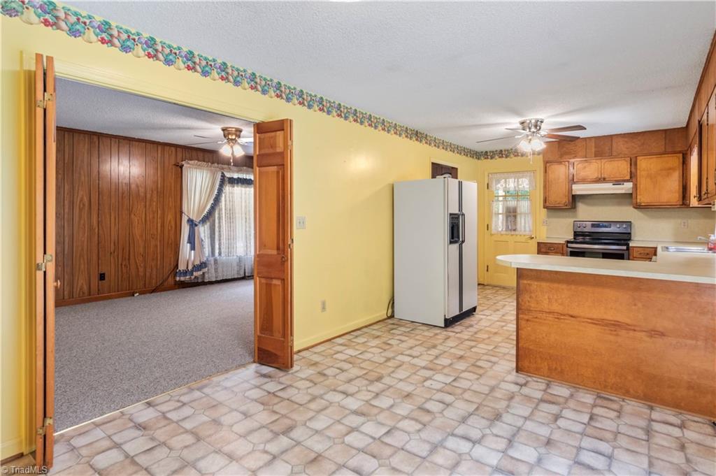 1015 Meadowview Road