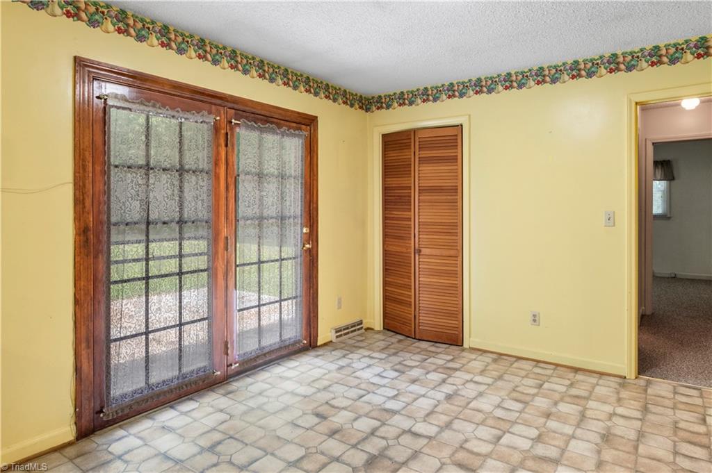 1015 Meadowview Road