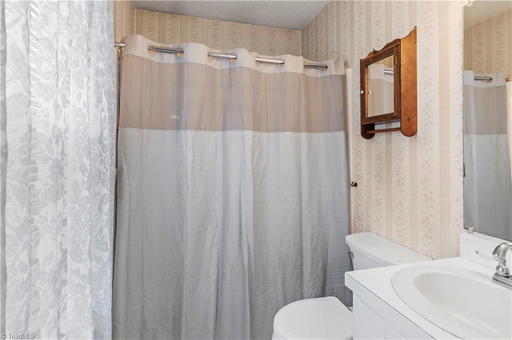 1015 Meadowview Road