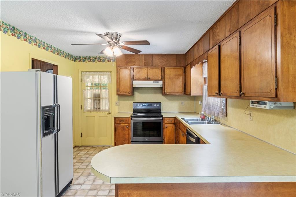 1015 Meadowview Road