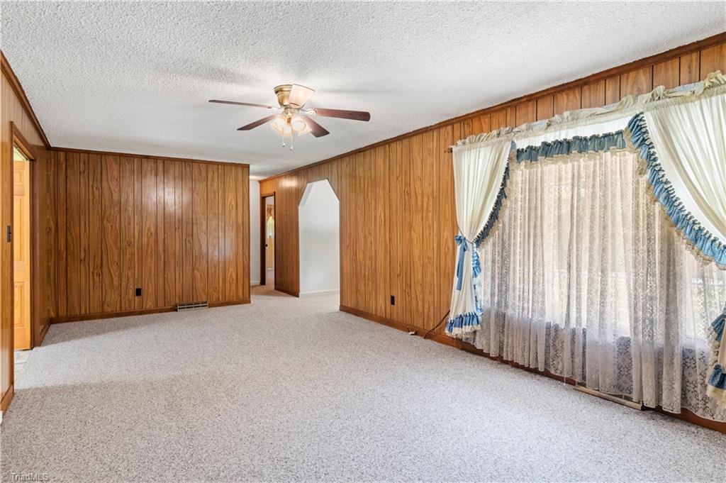 1015 Meadowview Road