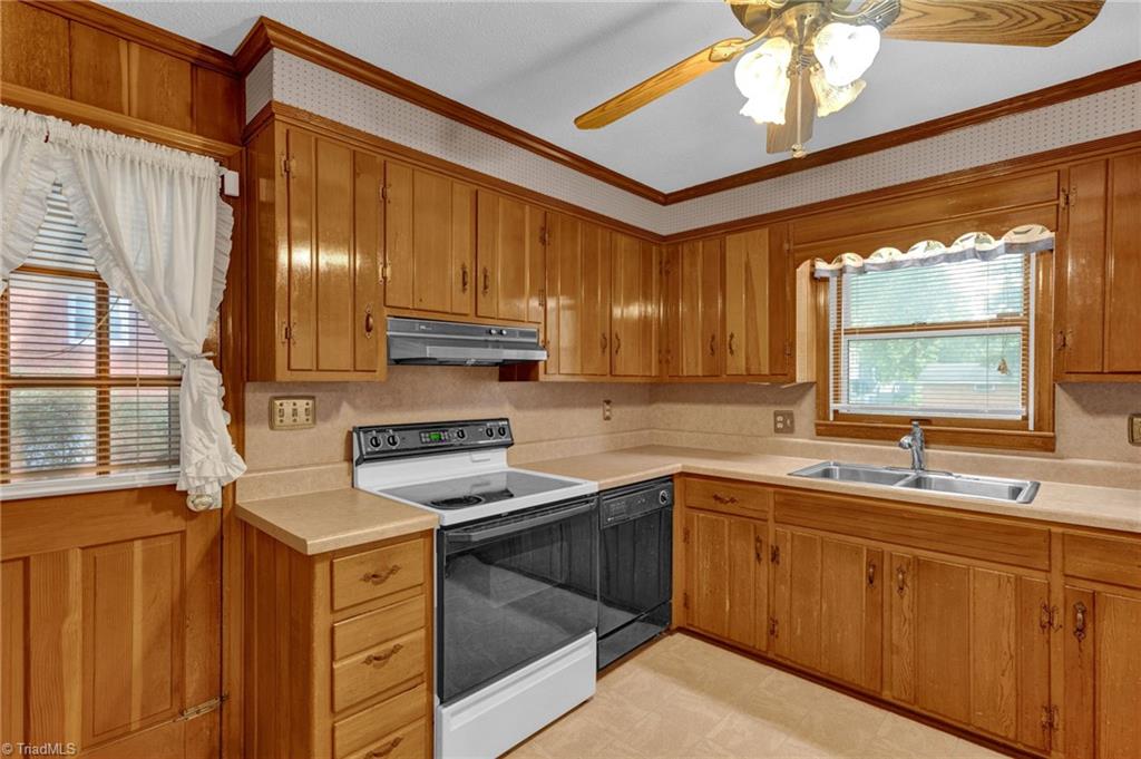 4610 Oakwood Circle, Winston-Salem