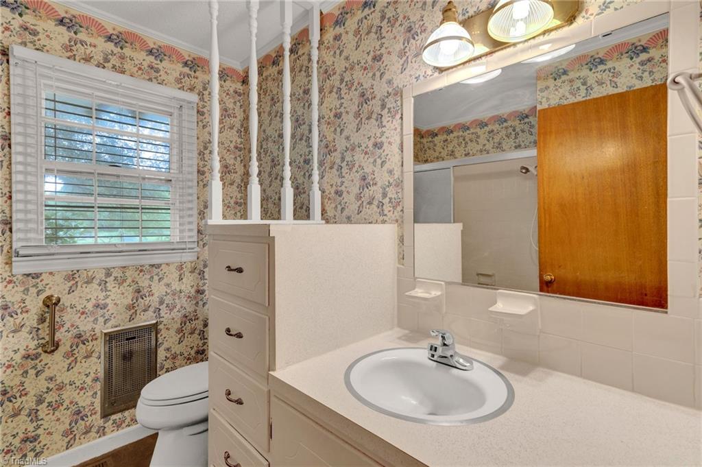 4610 Oakwood Circle, Winston-Salem