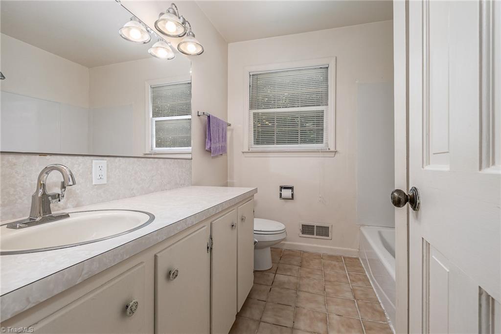 3951 Tonbridge Lane, Winston-Salem