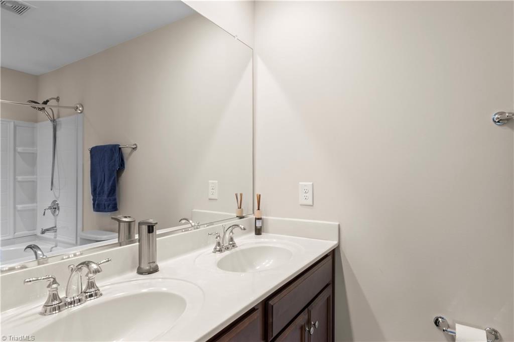 1127 Augustine Heights Drive, Winston-Salem