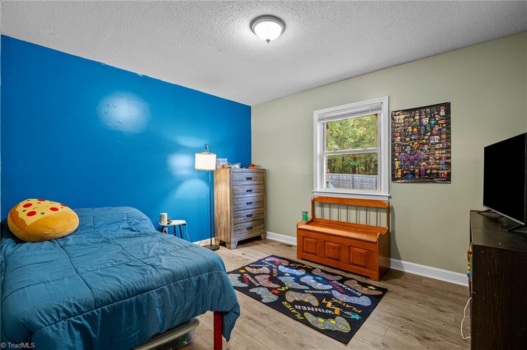 102 Lakeview Drive E