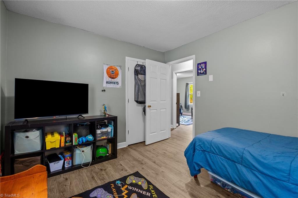 102 Lakeview Drive E