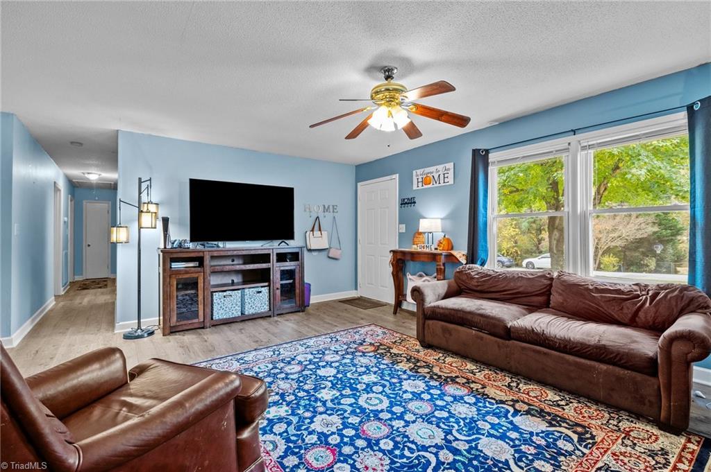 102 Lakeview Drive E