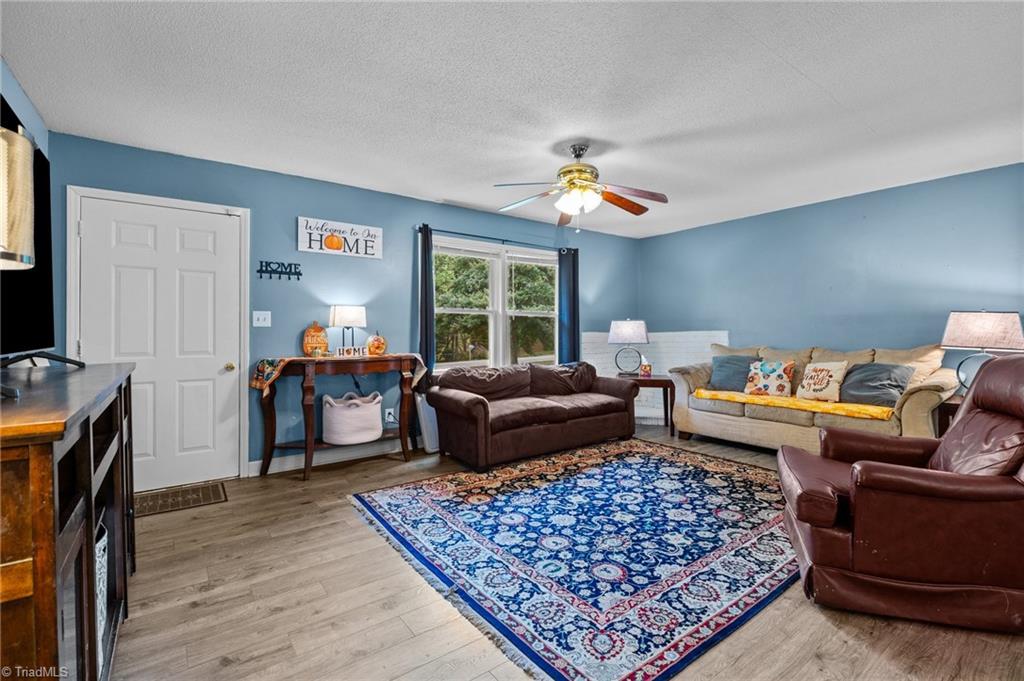 102 Lakeview Drive E