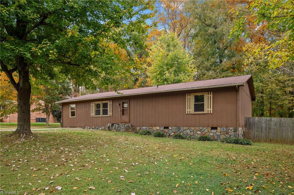 102 Lakeview Drive E