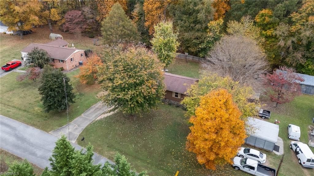 102 Lakeview Drive E