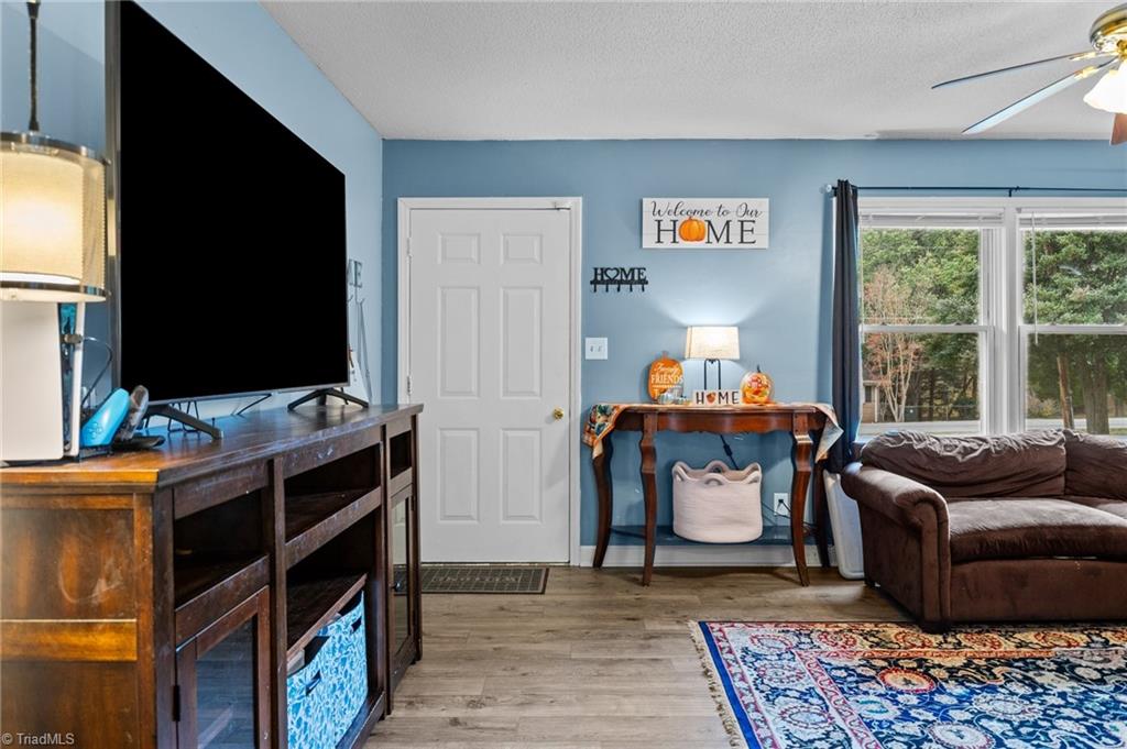 102 Lakeview Drive E