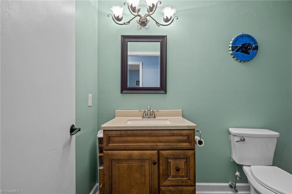 102 Lakeview Drive E