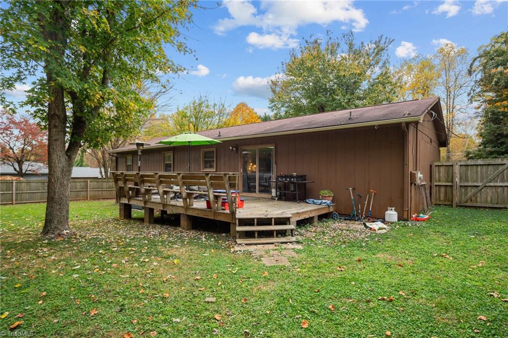 102 Lakeview Drive E