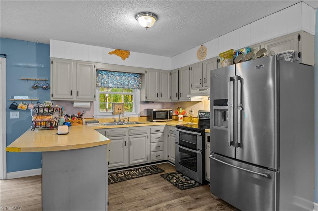 102 Lakeview Drive E