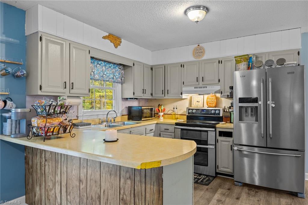 102 Lakeview Drive E