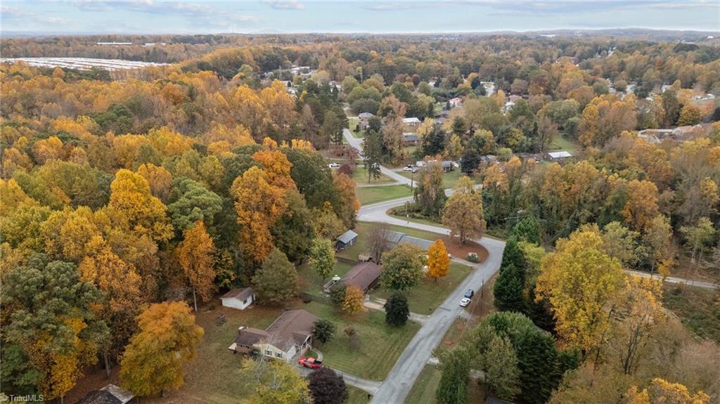 102 Lakeview Drive E