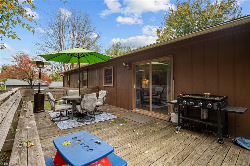 102 Lakeview Drive E