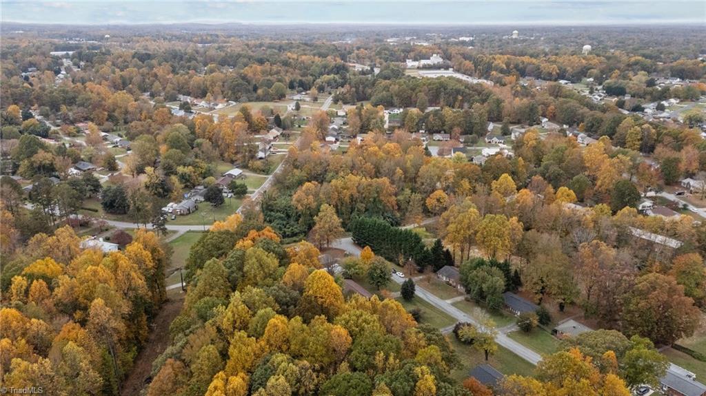 102 Lakeview Drive E