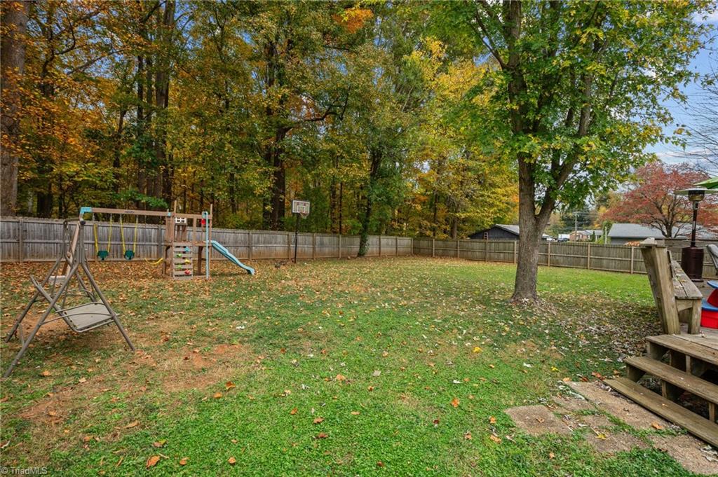 102 Lakeview Drive E