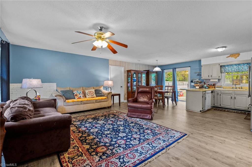 102 Lakeview Drive E