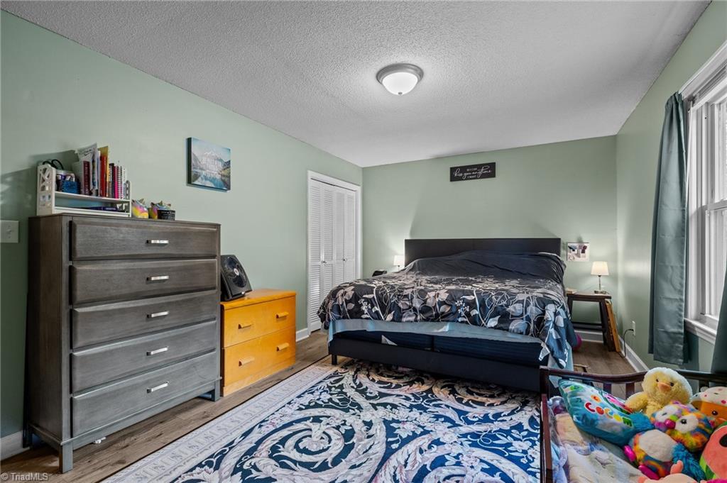 102 Lakeview Drive E