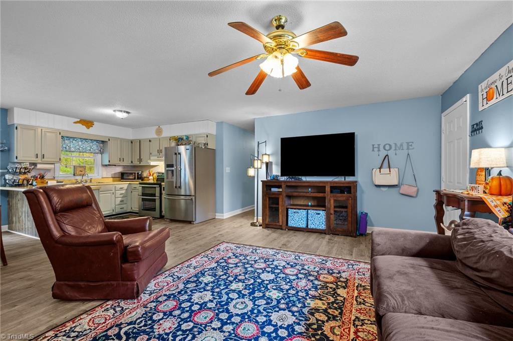 102 Lakeview Drive E