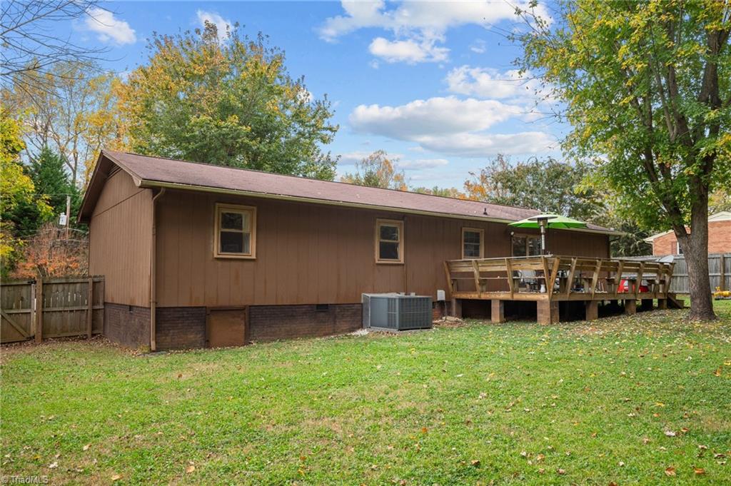 102 Lakeview Drive E