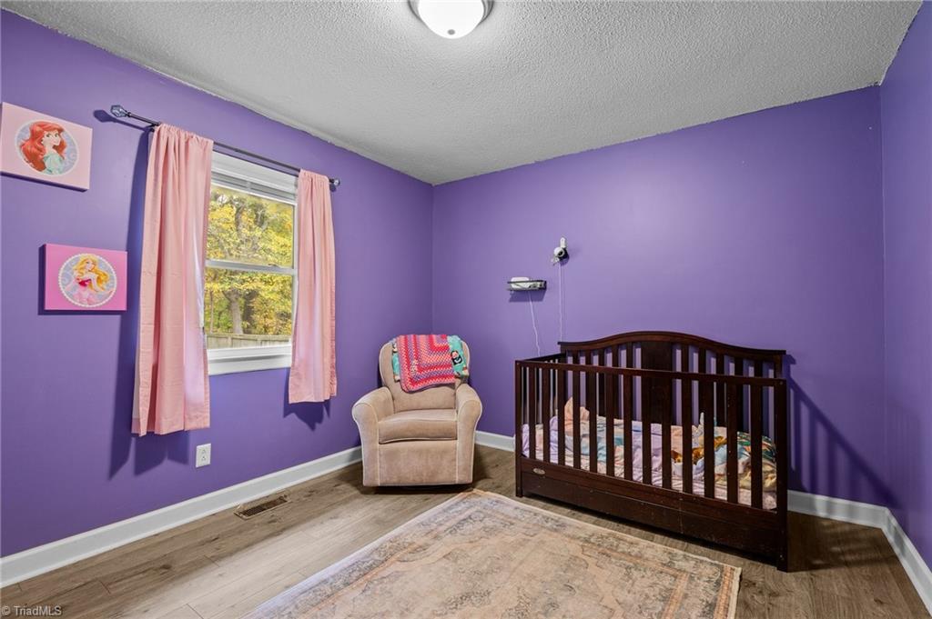 102 Lakeview Drive E