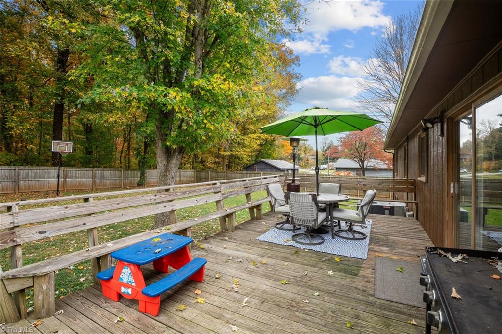 102 Lakeview Drive E