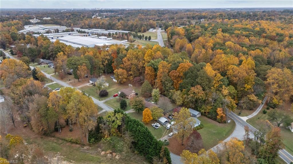 102 Lakeview Drive E