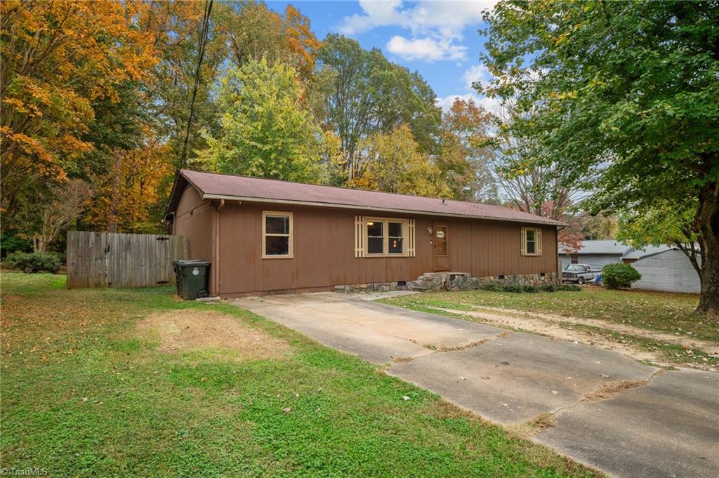 102 Lakeview Drive E