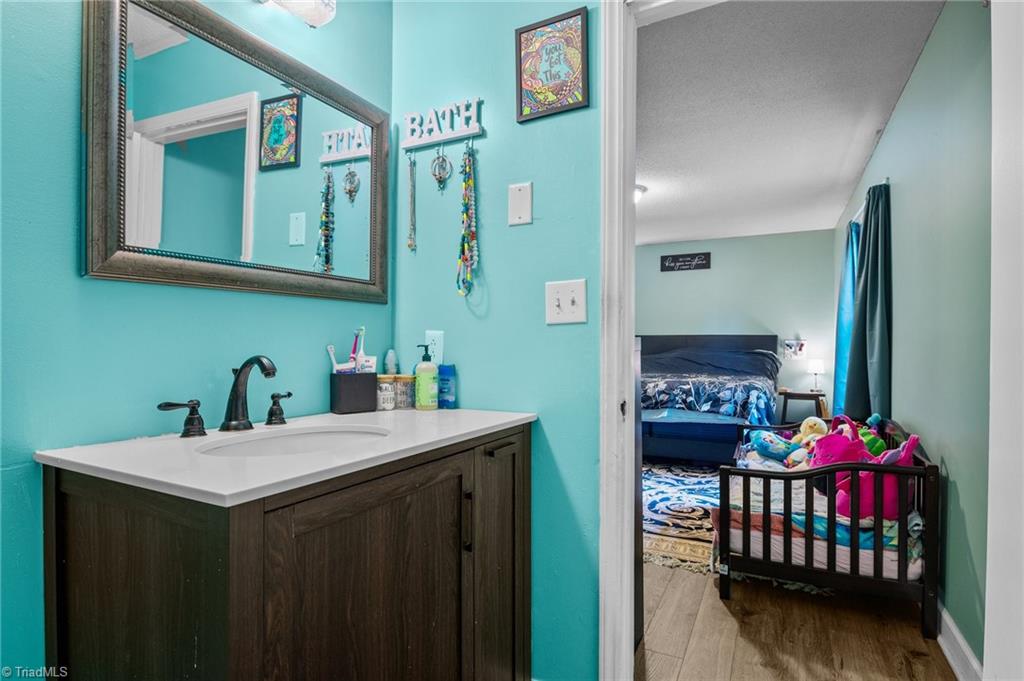 102 Lakeview Drive E