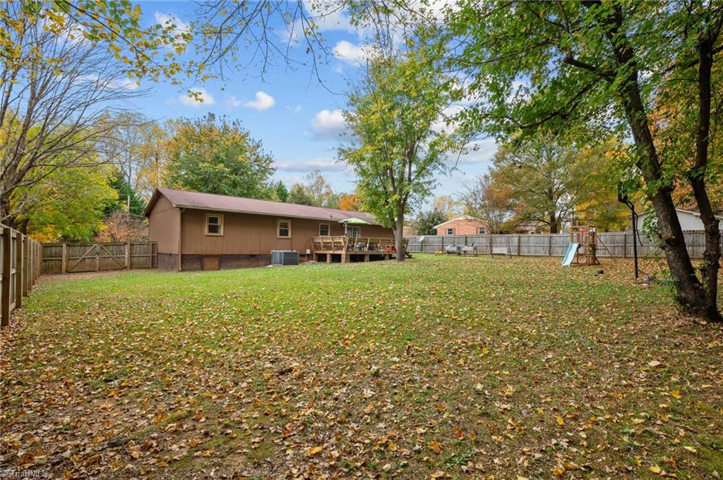 102 Lakeview Drive E