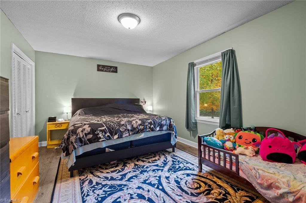 102 Lakeview Drive E